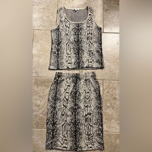 ST. JOHN 2pc Monochrome Knit Snake Print Top & Skirt set size small & 2